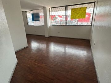 Vendo departamento 3 dormitorios cerca de la estación ecovia Rio Coca