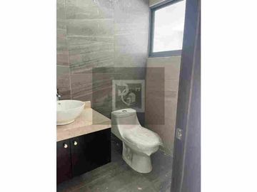 Casa Quetzales, Venta