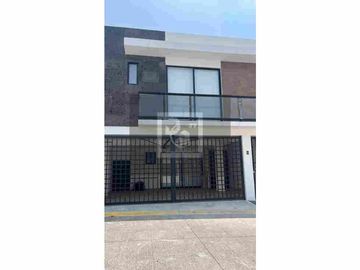 Casa Quetzales, Venta