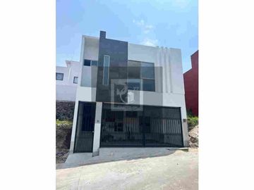 Casa Quetzales, Venta