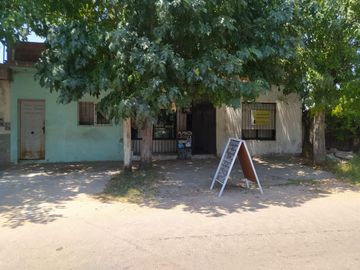 Vendo casa amplia más un Depto. en Merlo