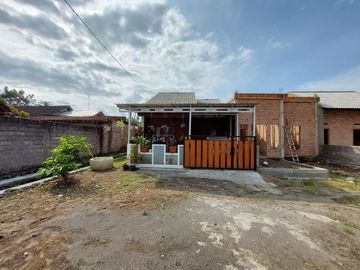 RUMAH LIMASAN DI MANISRENGGO, LOKASI STRATEGIS TEPI JALAN
