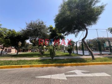 Esta casa de dos pisos más azotea en Venta ofrece una oportunidad excepcional tanto para vivienda como para inversión con una ubicación privilegiada.