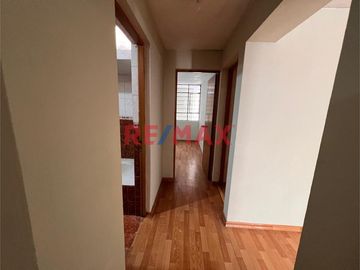 Esta casa de dos pisos más azotea en Venta ofrece una oportunidad excepcional tanto para vivienda como para inversión con una ubicación privilegiada.