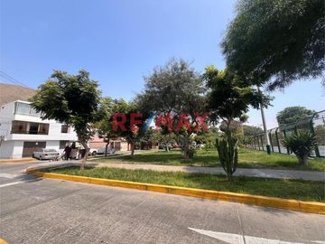 Esta casa de dos pisos más azotea en Venta ofrece una oportunidad excepcional tanto para vivienda como para inversión con una ubicación privilegiada.