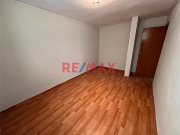Esta casa de dos pisos más azotea en Venta ofrece una oportunidad excepcional tanto para vivienda como para inversión con una ubicación privilegiada.