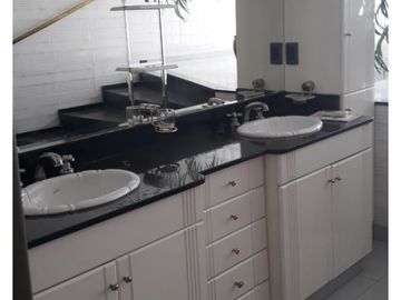 VENDO PERMUTO CASA - JACUZZI - SAUNA - PILETA