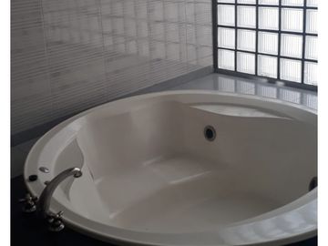 VENDO PERMUTO CASA - JACUZZI - SAUNA - PILETA