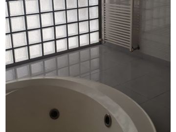 VENDO PERMUTO CASA - JACUZZI - SAUNA - PILETA