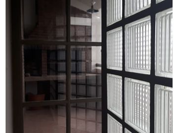 VENDO PERMUTO CASA - JACUZZI - SAUNA - PILETA