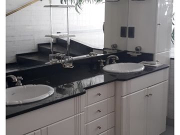 VENDO PERMUTO CASA - JACUZZI - SAUNA - PILETA