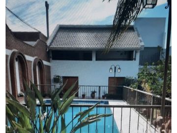 VENDO PERMUTO CASA - JACUZZI - SAUNA - PILETA