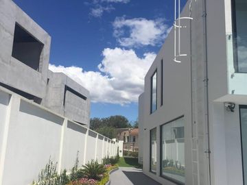 EN VENTA HERMOSA CASA NUEVA Y MODERNA EN RANCHO SAN FRANCISCO