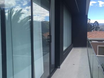 EN VENTA HERMOSA CASA NUEVA Y MODERNA EN RANCHO SAN FRANCISCO