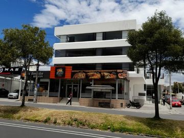 VENTA EXCELENTE EDIFICIO de 2.000 m²  DE CONSTRUCCIÓN - FULL RENTADO A LARGO PLAZO. EXELENTE INVERSIÓN. SECTOR JIPIJAPA.