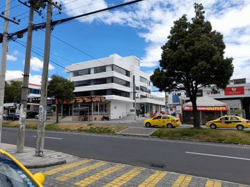 VENTA EXCELENTE EDIFICIO de 2.000 m²  DE CONSTRUCCIÓN - FULL RENTADO A LARGO PLAZO. EXELENTE INVERSIÓN. SECTOR JIPIJAPA.