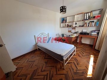 🏡✨ ¡OPORTUNIDAD ÚNICA EN CHICLAYO-PIMENTEL! ✨🏡

¡Descubre tu nuevo hogar en una de las zonas más encantadoras de Chiclayo! Presentamos una amplia y