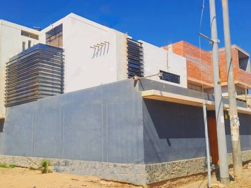 🏡✨ ¡OPORTUNIDAD ÚNICA EN CHICLAYO-PIMENTEL! ✨🏡

¡Descubre tu nuevo hogar en una de las zonas más encantadoras de Chiclayo! Presentamos una amplia y