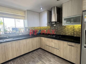 🏡✨ ¡OPORTUNIDAD ÚNICA EN CHICLAYO-PIMENTEL! ✨🏡

¡Descubre tu nuevo hogar en una de las zonas más encantadoras de Chiclayo! Presentamos una amplia y
