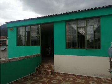 SE VENDE CASA COMERCIAL EN EL CENTRO DE ZIPAQUIR