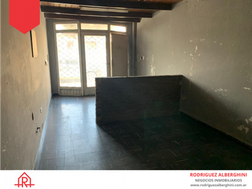 LOCAL CON DEPOSITO (Calle 28 e/19 y 21)