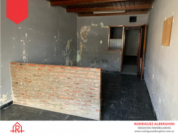 LOCAL CON DEPOSITO (Calle 28 e/19 y 21)