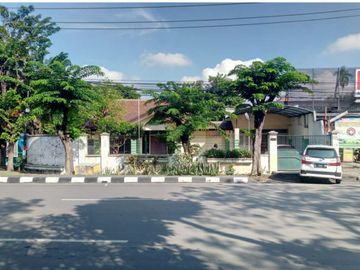 Di sewakan rumah usaha nol jalan raya MERR surabaya
