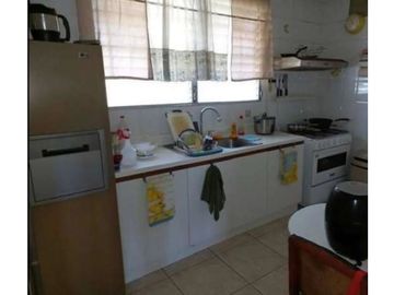 SE VENDE CASA CON PATIO EN BRISAS DEL GOLF. AM