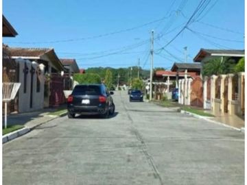 SE VENDE CASA CON PATIO EN BRISAS DEL GOLF. AM