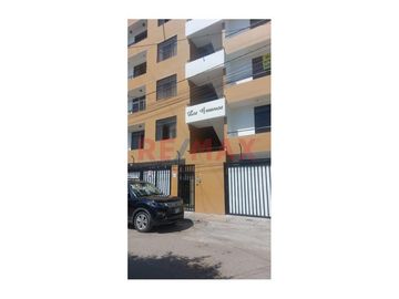🏡 ¡Tu nuevo hogar te espera! 🏡
✨ Alquilo hermoso departamento en el corazón de una encantadora urbanización. Los Geranios 111 ✨

📍 Ubicación privil