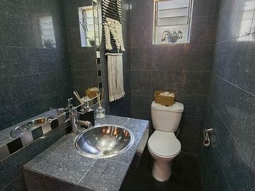 EN PERFECTO ESTADO, MUY AMPLIA