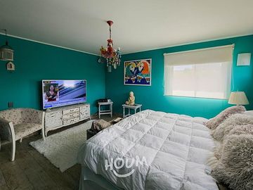 EN PERFECTO ESTADO, MUY AMPLIA