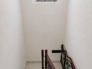 Rumah Cantik Di Rawasari Barat 3 Lantai Siap Huni