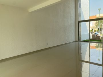 A un costado de Sumiya