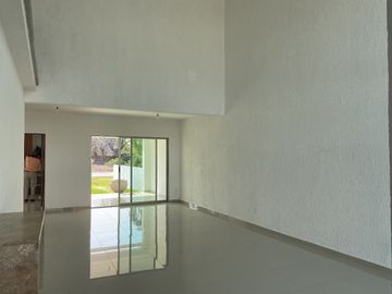 A un costado de Sumiya