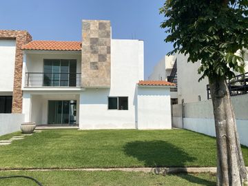 A un costado de Sumiya