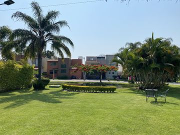 A un costado de Sumiya