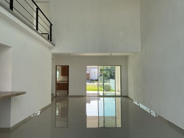 A un costado de Sumiya
