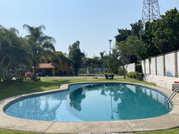 A un costado de Sumiya
