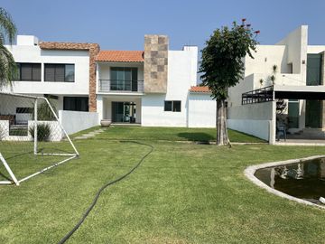 A un costado de Sumiya