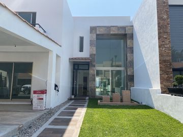 A un costado de Sumiya