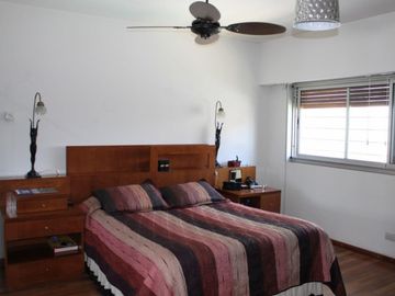 Excelente casa- VICENTE LOPEZ