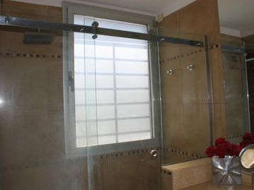 Excelente casa- VICENTE LOPEZ