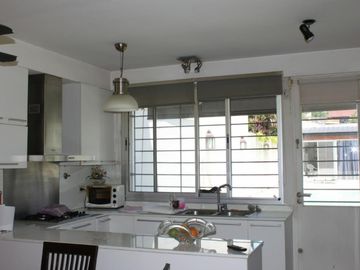 Excelente casa- VICENTE LOPEZ