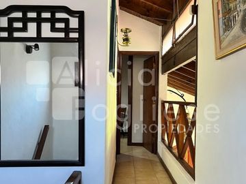 Venta en Block Casa de 4 ambientes sobre Lote Multifamiliar y Lote Multifamiliar