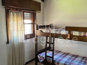Venta en Block Casa de 4 ambientes sobre Lote Multifamiliar y Lote Multifamiliar