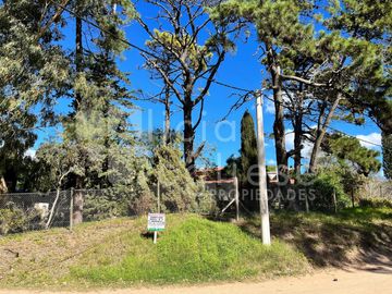 Venta en Block Casa de 4 ambientes sobre Lote Multifamiliar y Lote Multifamiliar