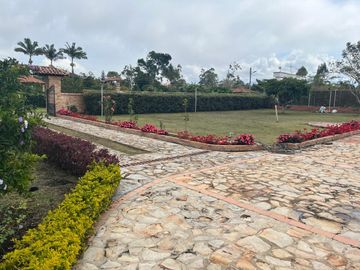 Venta de Casa Campestre vía a la Mesa de Los Santos - C.R. Altamira. Cod V7367