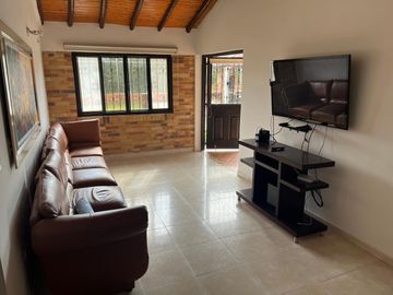 Venta de Casa Campestre vía a la Mesa de Los Santos - C.R. Altamira. Cod V7367