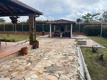 Venta de Casa Campestre vía a la Mesa de Los Santos - C.R. Altamira. Cod V7367